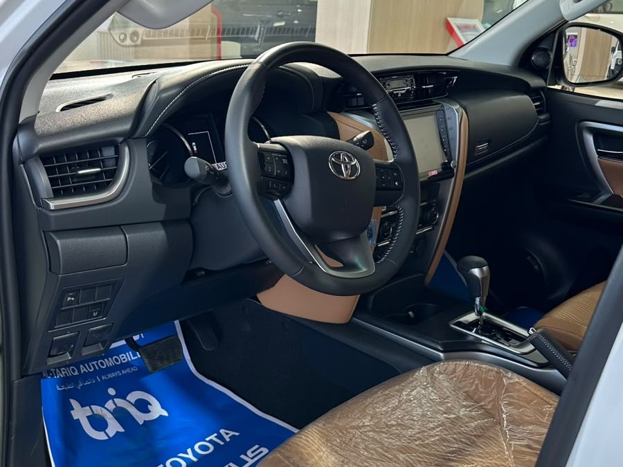 Toyota Fortuner V6 2026 - Image 2