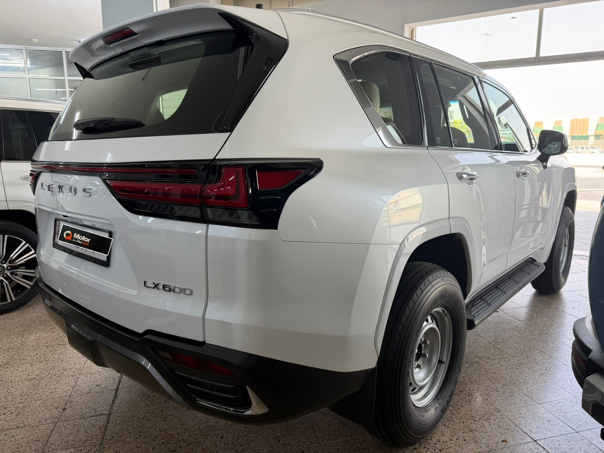 Lexus LX 600 Luxury  2023 - Image 4