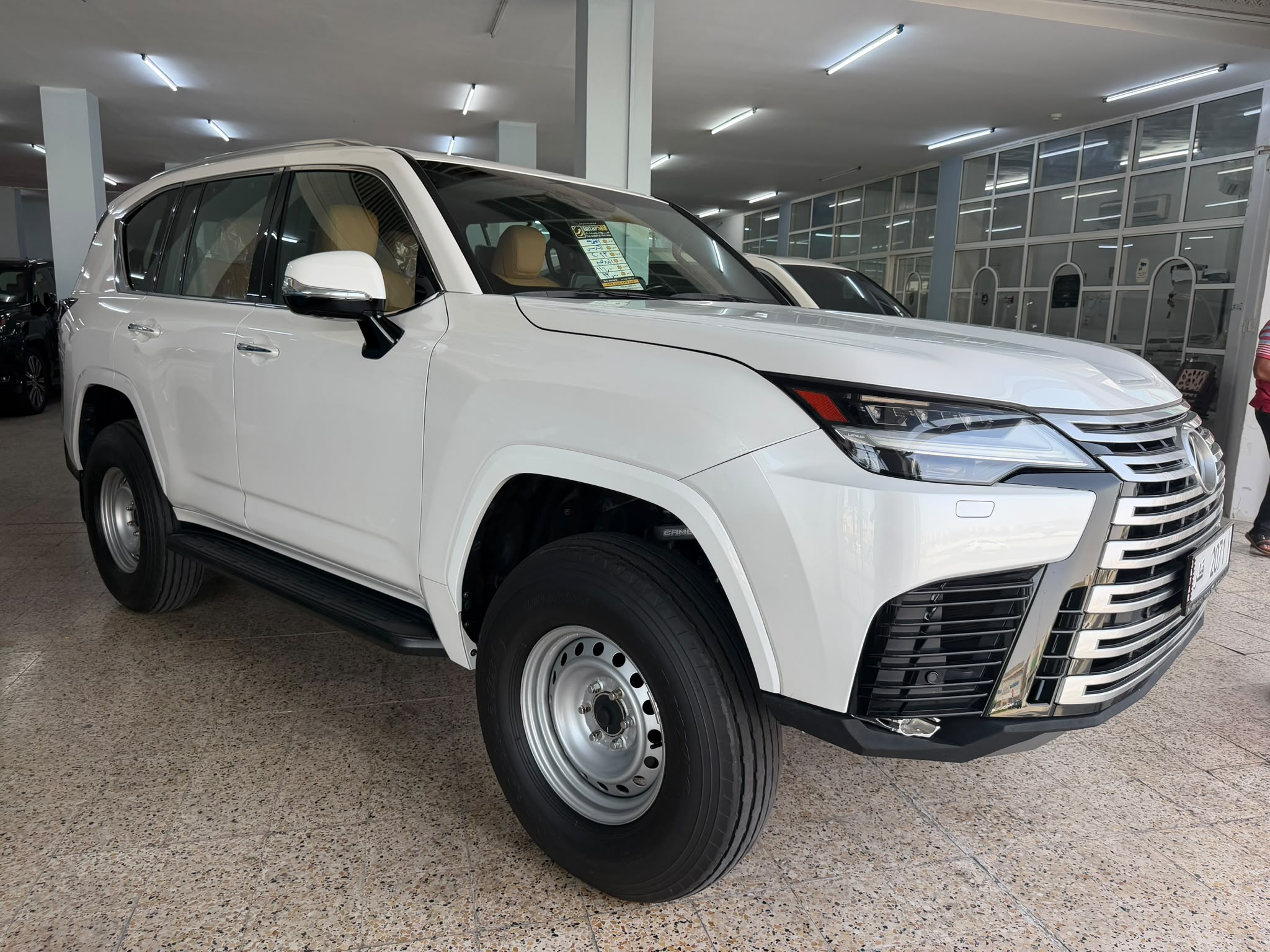 Lexus LX 600 Luxury  2023 - Image 3