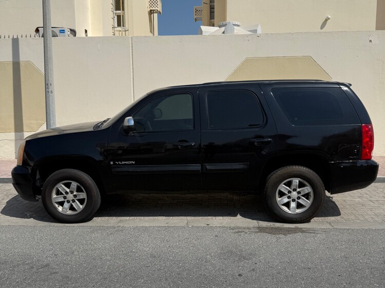 GMC Yukon SLE 2009 - Image 2