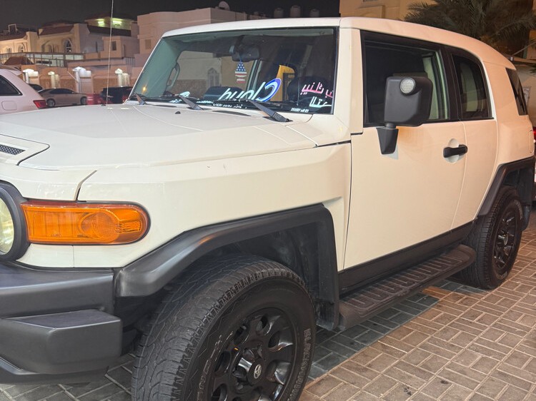 Toyota FJ Cruiser 2011 - Image 2