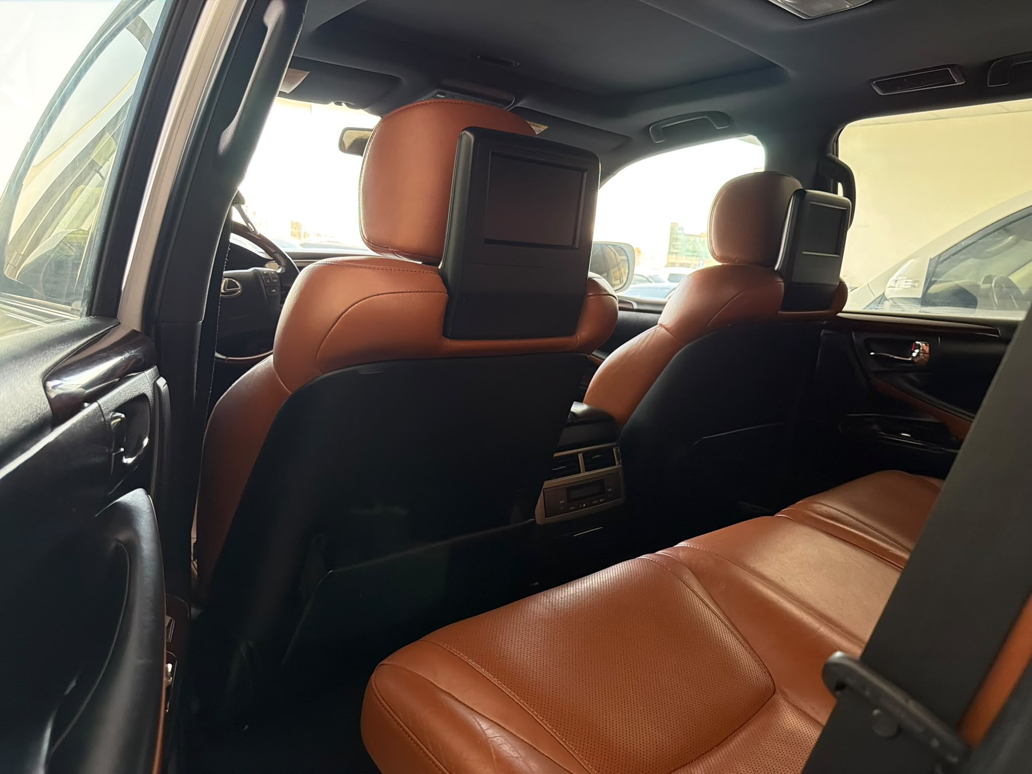 Lexus LX 570 S 2015 - Image 3
