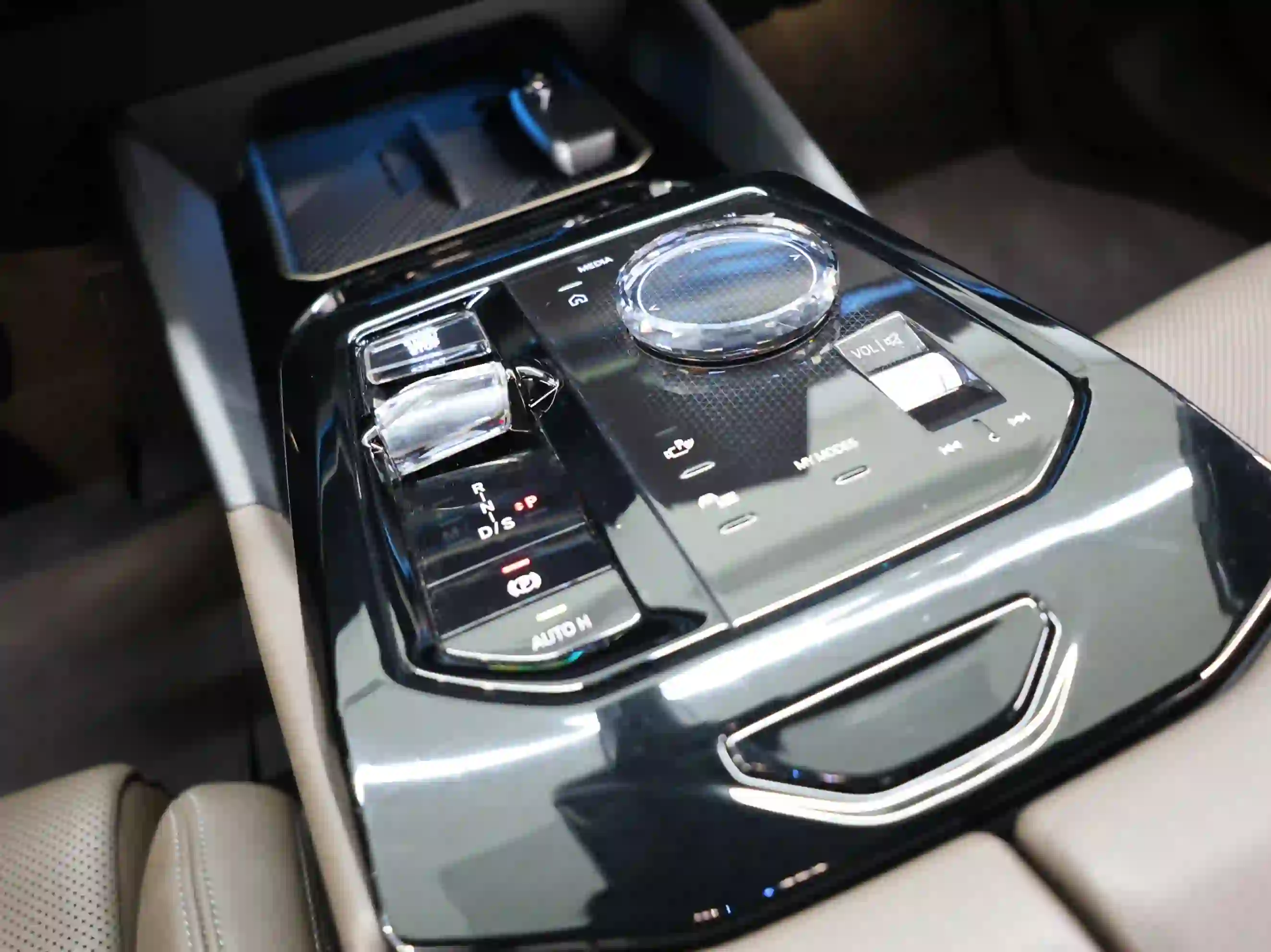 BMW 5-Series 520 i 2024 - Image 4