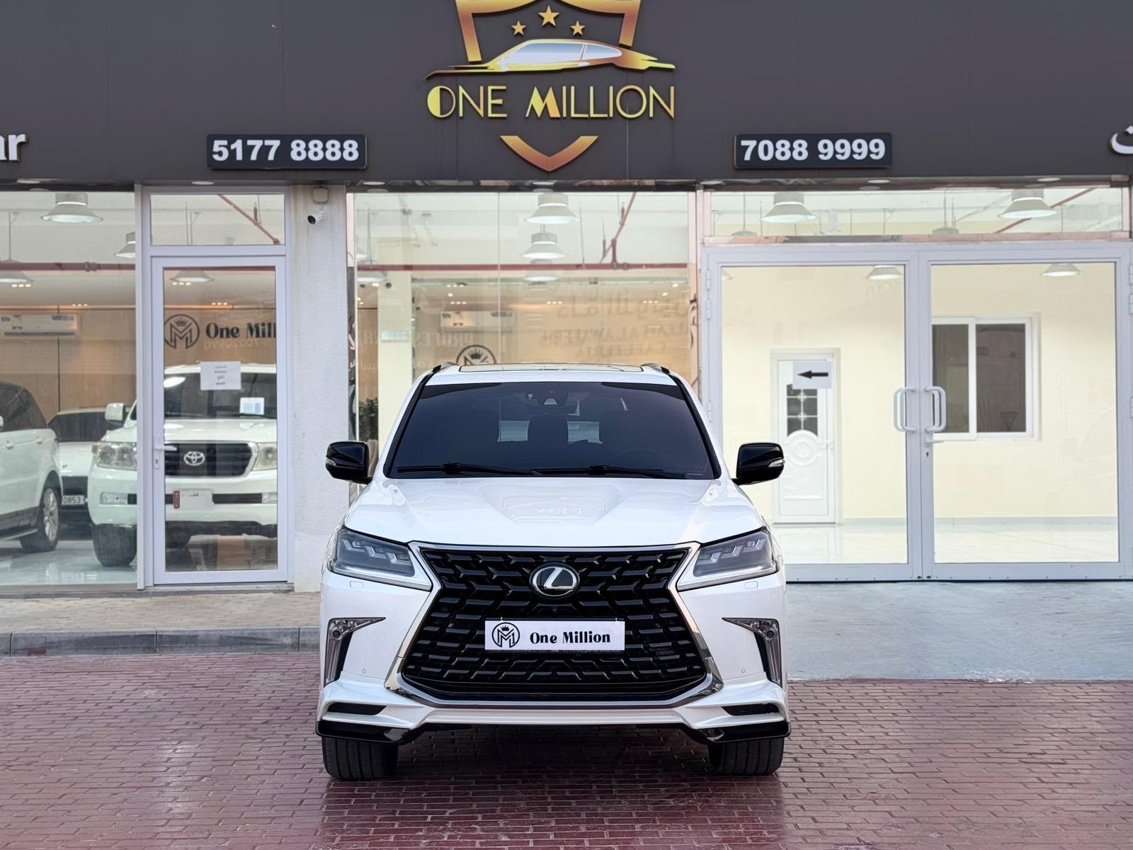 Lexus LX 570 S Black Edition 2018 - Image 2
