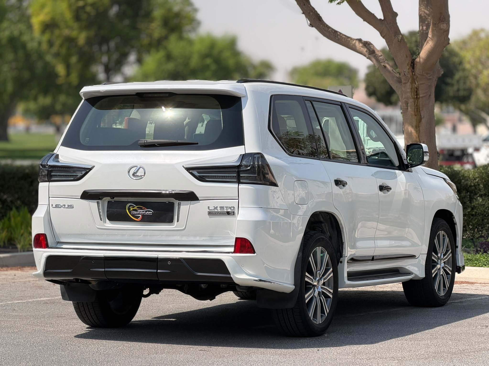 Lexus LX 570 S 2016 - Image 4