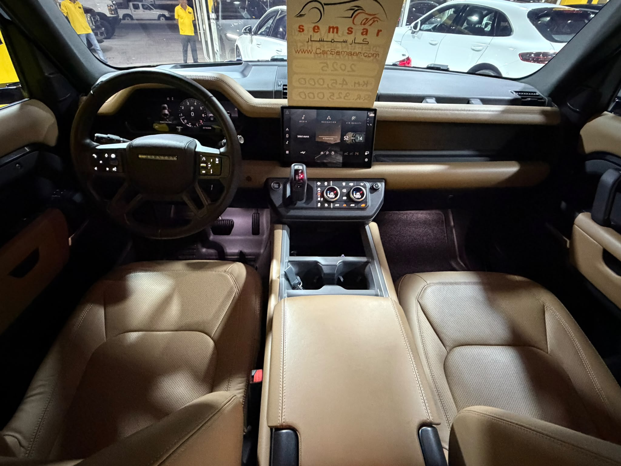 Land Rover Defender HSE 2025 - Image 2