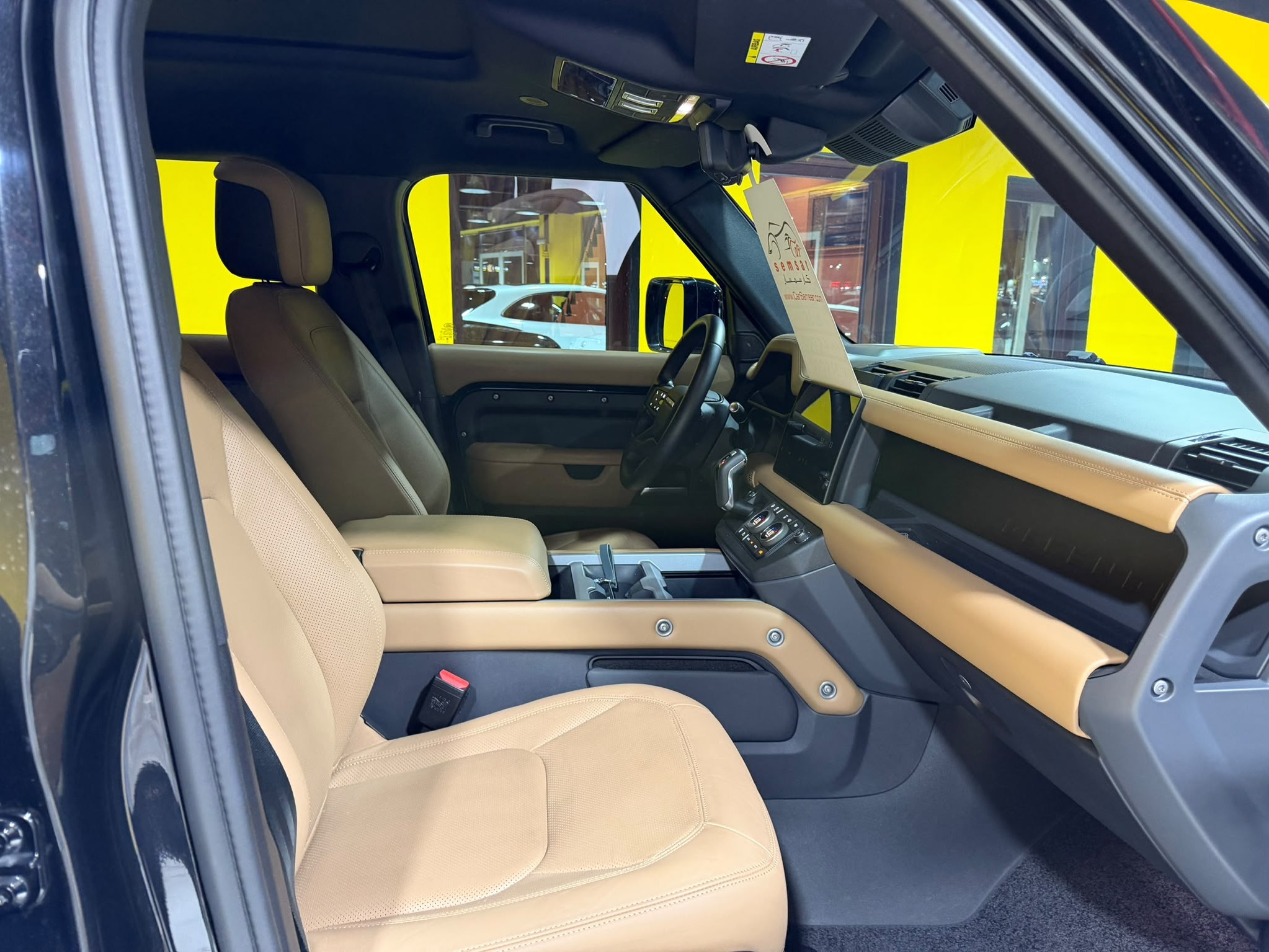 Land Rover Defender HSE 2025 - Image 4