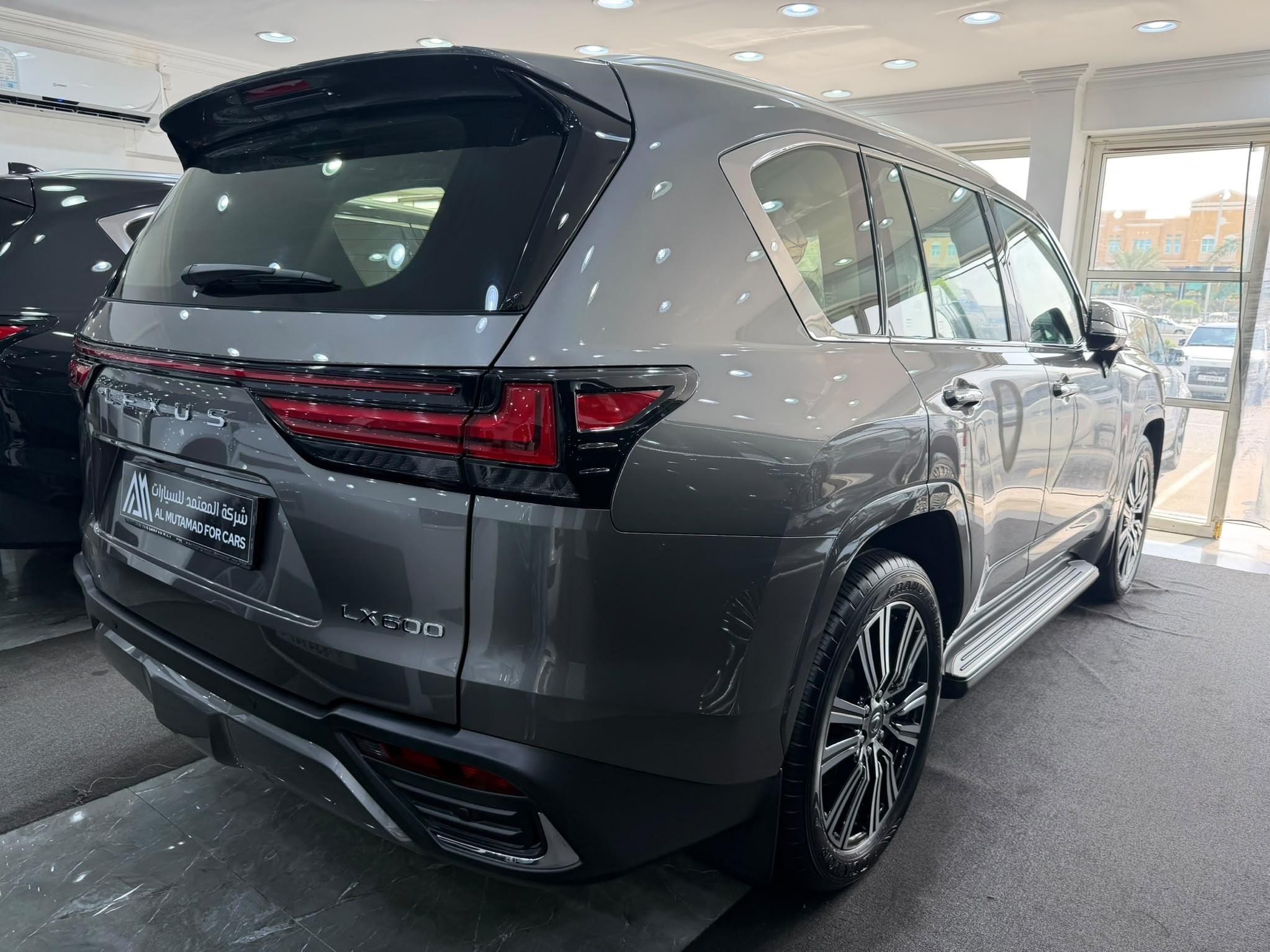 Lexus LX 600 Luxury  2026 - Image 3