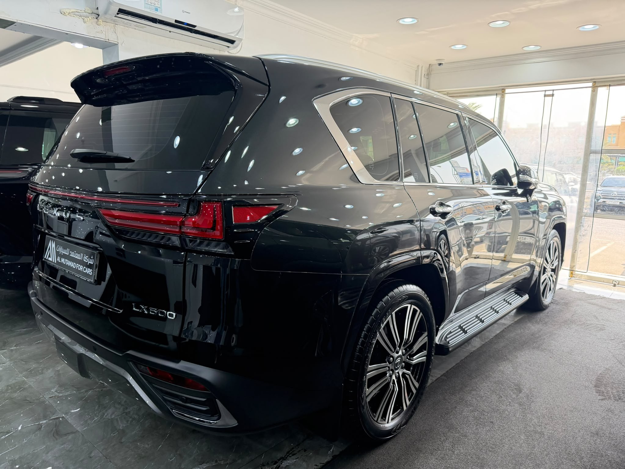 Lexus LX 600 Luxury  2026 - Image 3