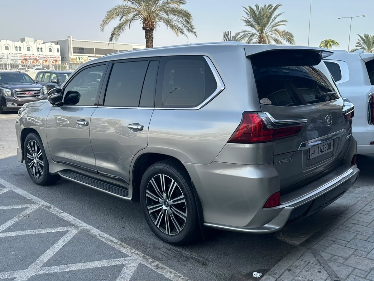 Lexus LX 570 S 2016 - Image 2