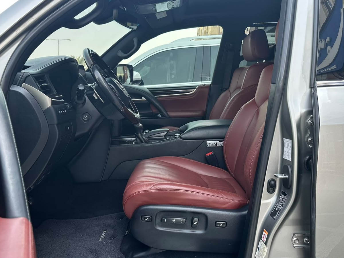 Lexus LX 570 S 2016 - Image 4