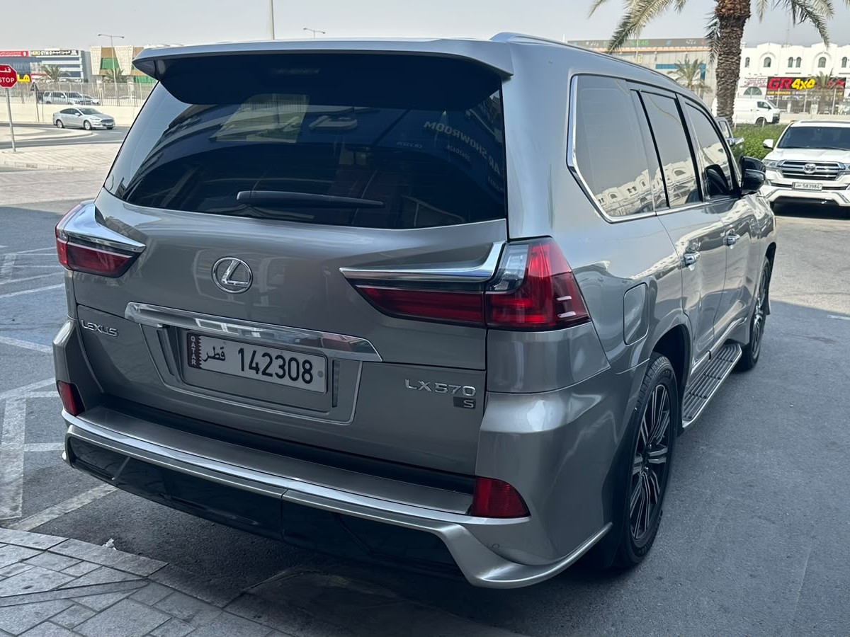 Lexus LX 570 S 2016 - Image 3