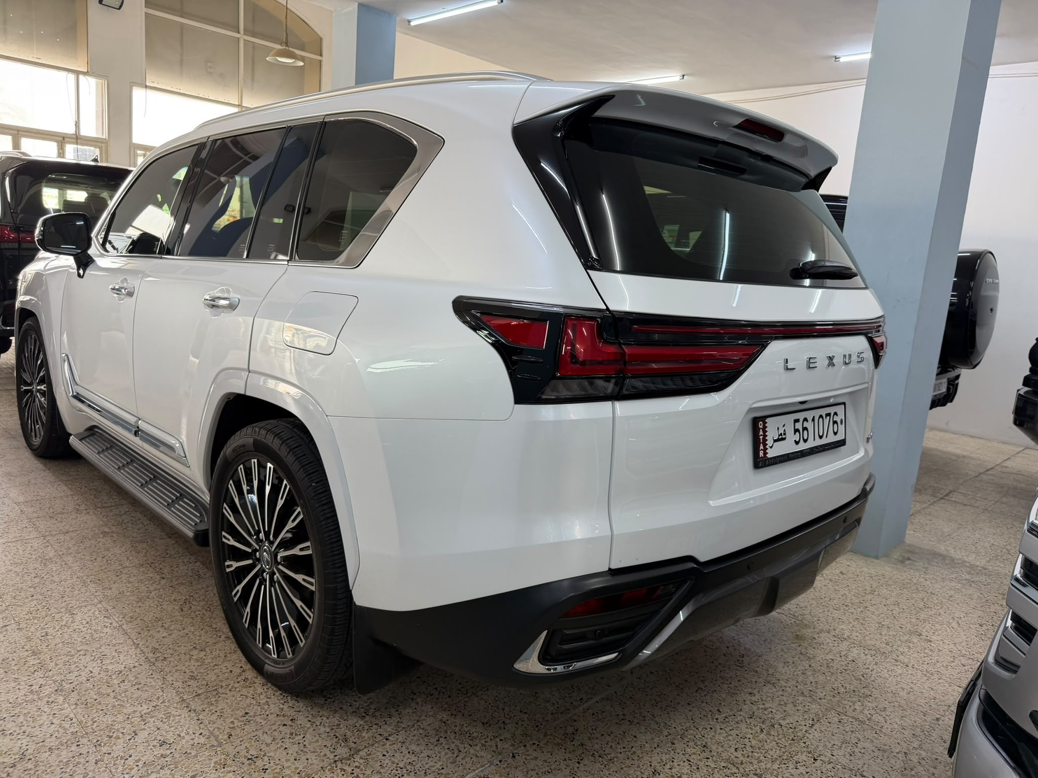 Lexus LX 600 Luxury  2024 - Image 3