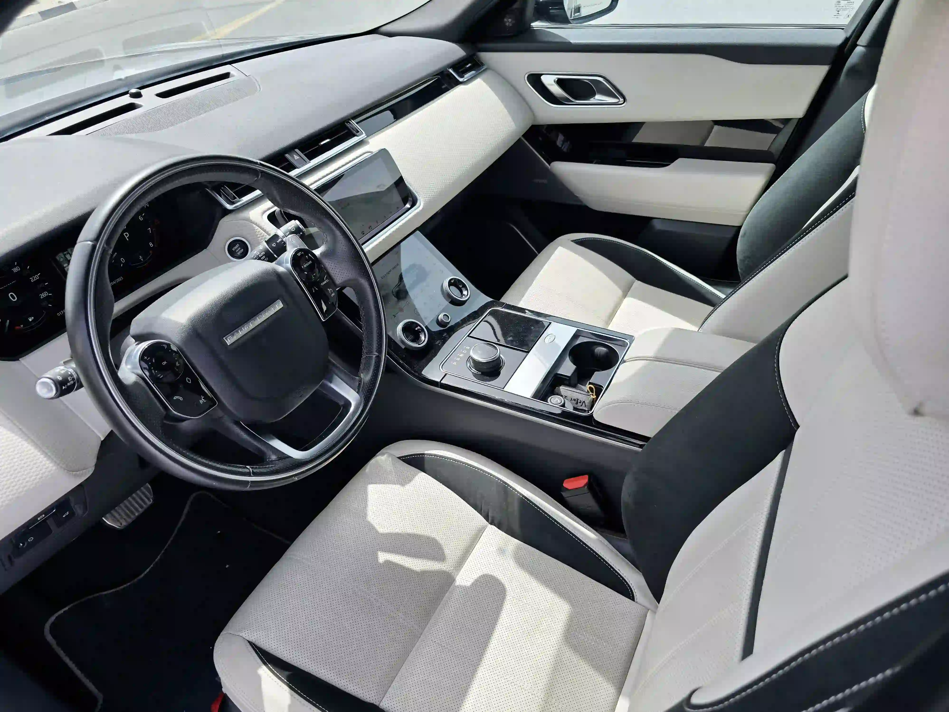 Land Rover Range Rover Velar R-Dynamic 2018 - Image 4