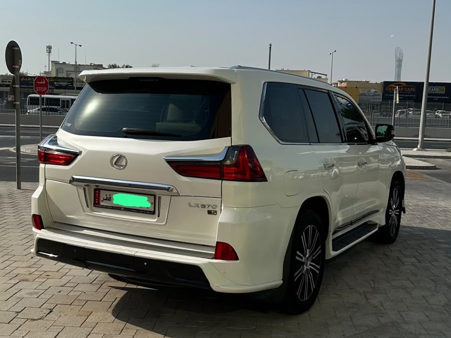 Lexus LX 570 S 2016 - Image 4