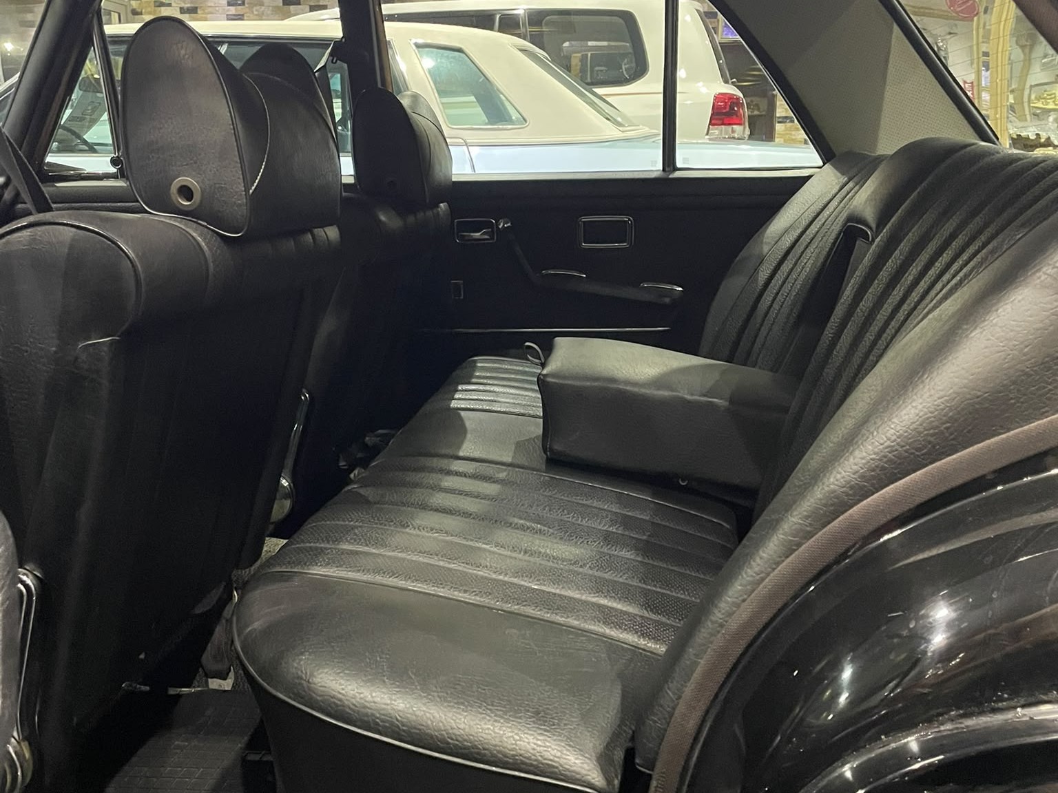 Mercedes-Benz S-Class Sedan 280 1971 - Image 2