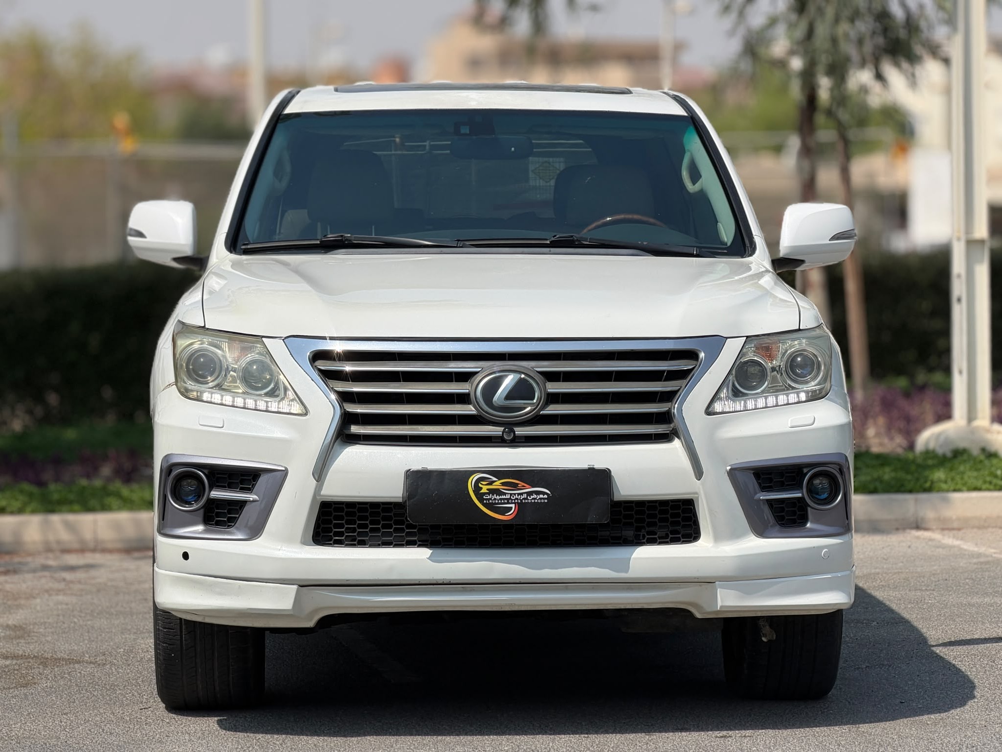 Lexus LX 570 S 2013 - Image 2