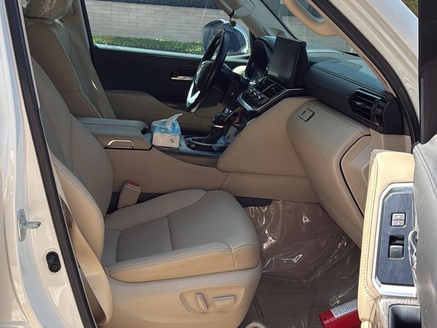 Toyota Land Cruiser VX 2023 - Image 3