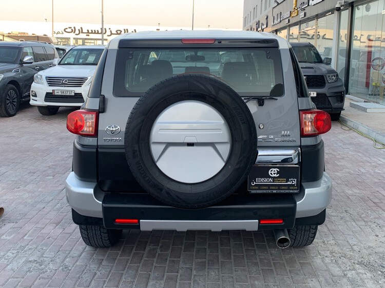 Toyota FJ Cruiser 2021 - Image 2