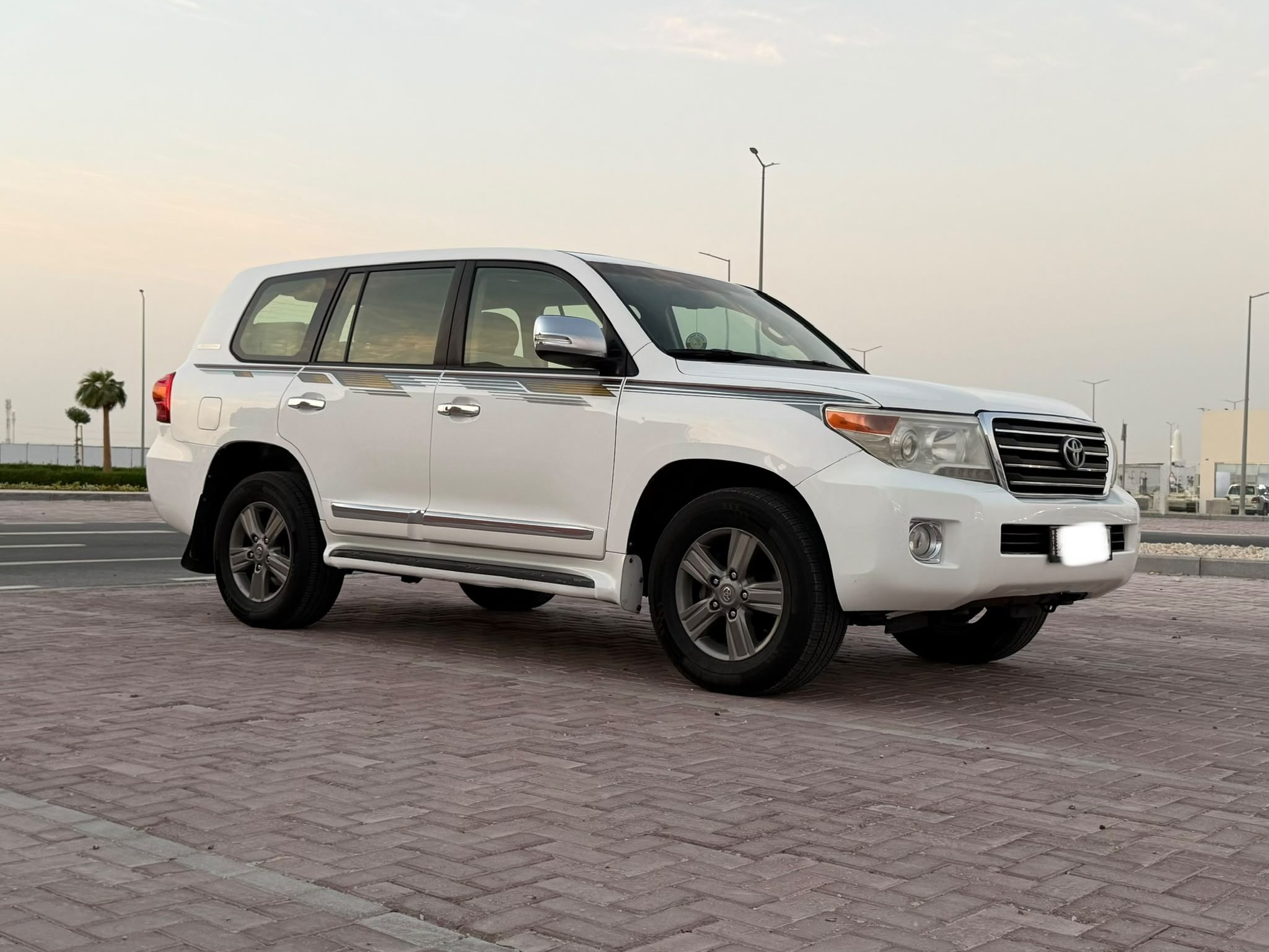 تويوتا لاند كروزر جي اكس ار v8 2015 - Image 1