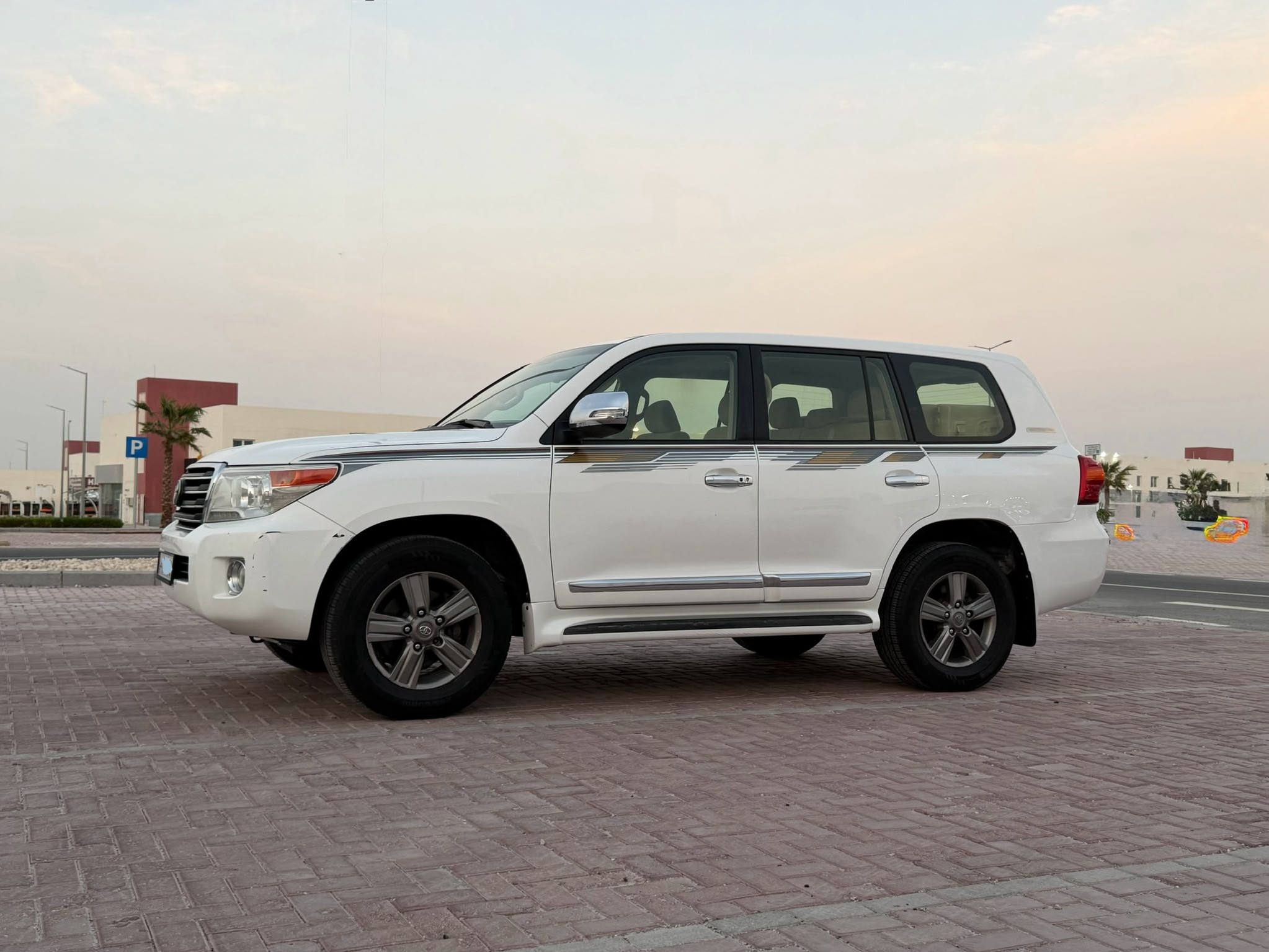 تويوتا لاند كروزر جي اكس ار v8 2015 - Image 3