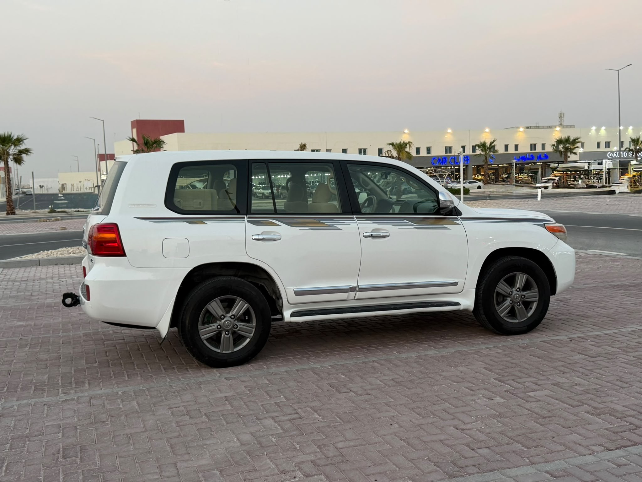 تويوتا لاند كروزر جي اكس ار v8 2015 - Image 4