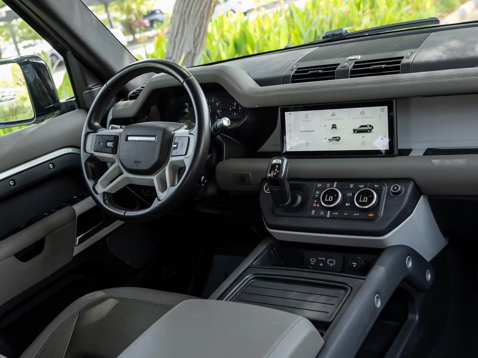 Land Rover Defender 2020 - Image 4