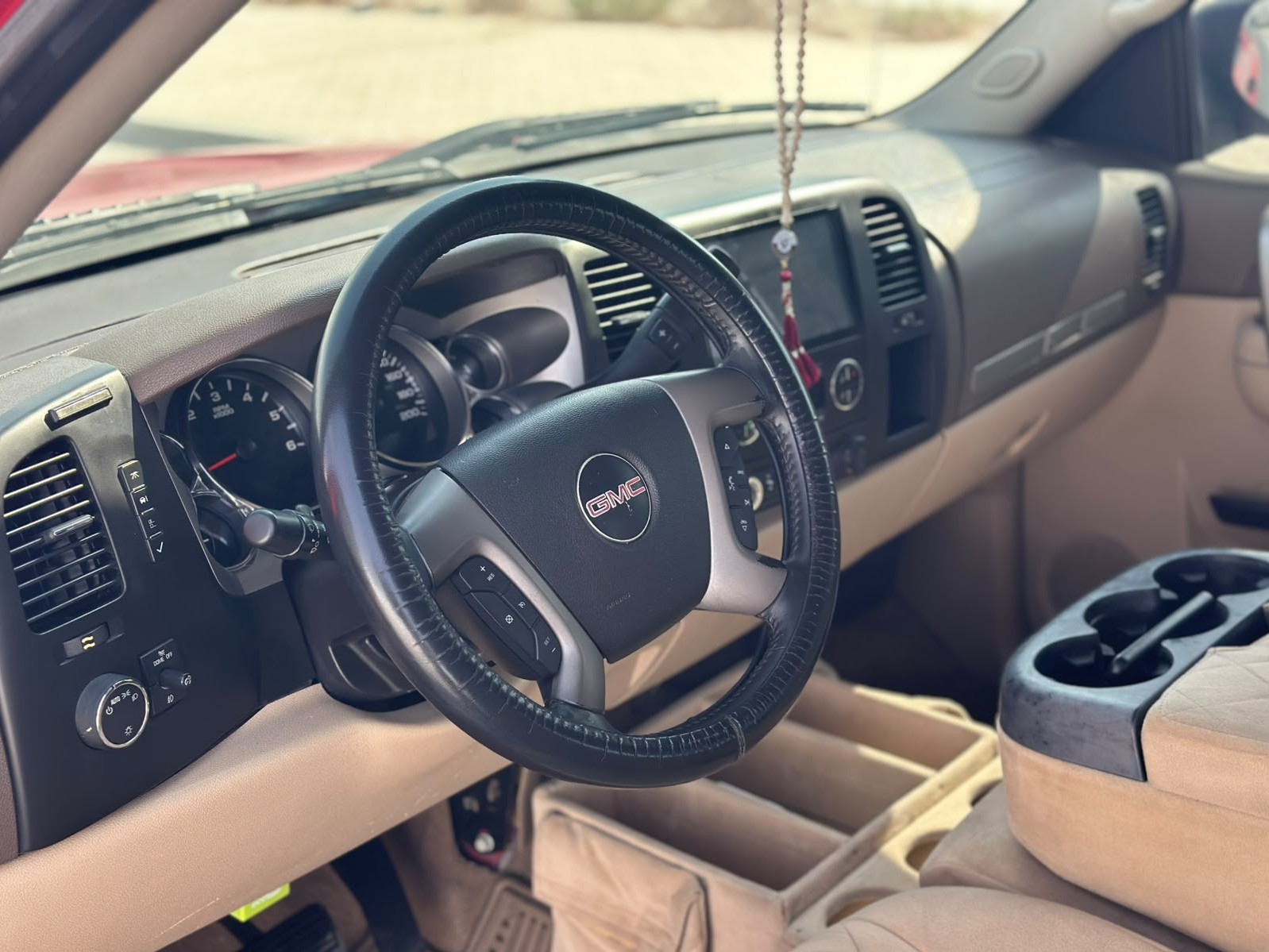 GMC Sierra 2013 - Image 2