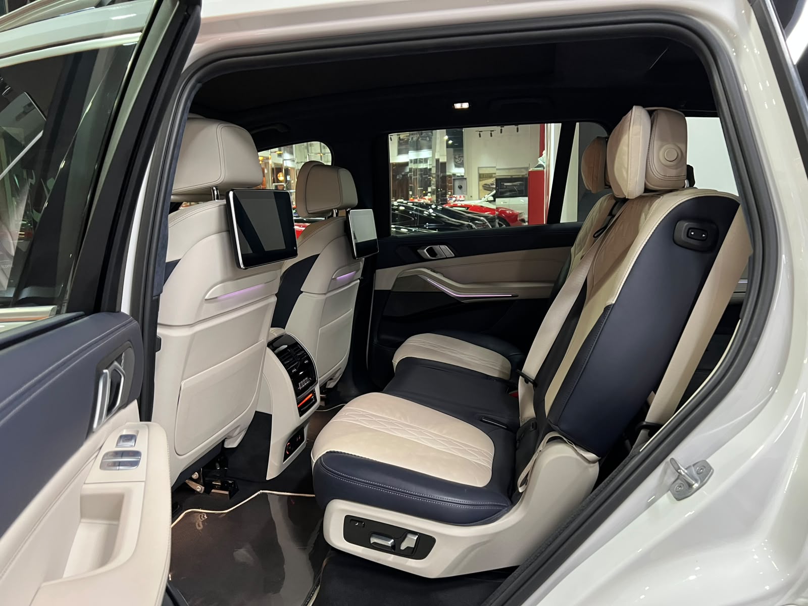 BMW X-Series X7 2020 - Image 2