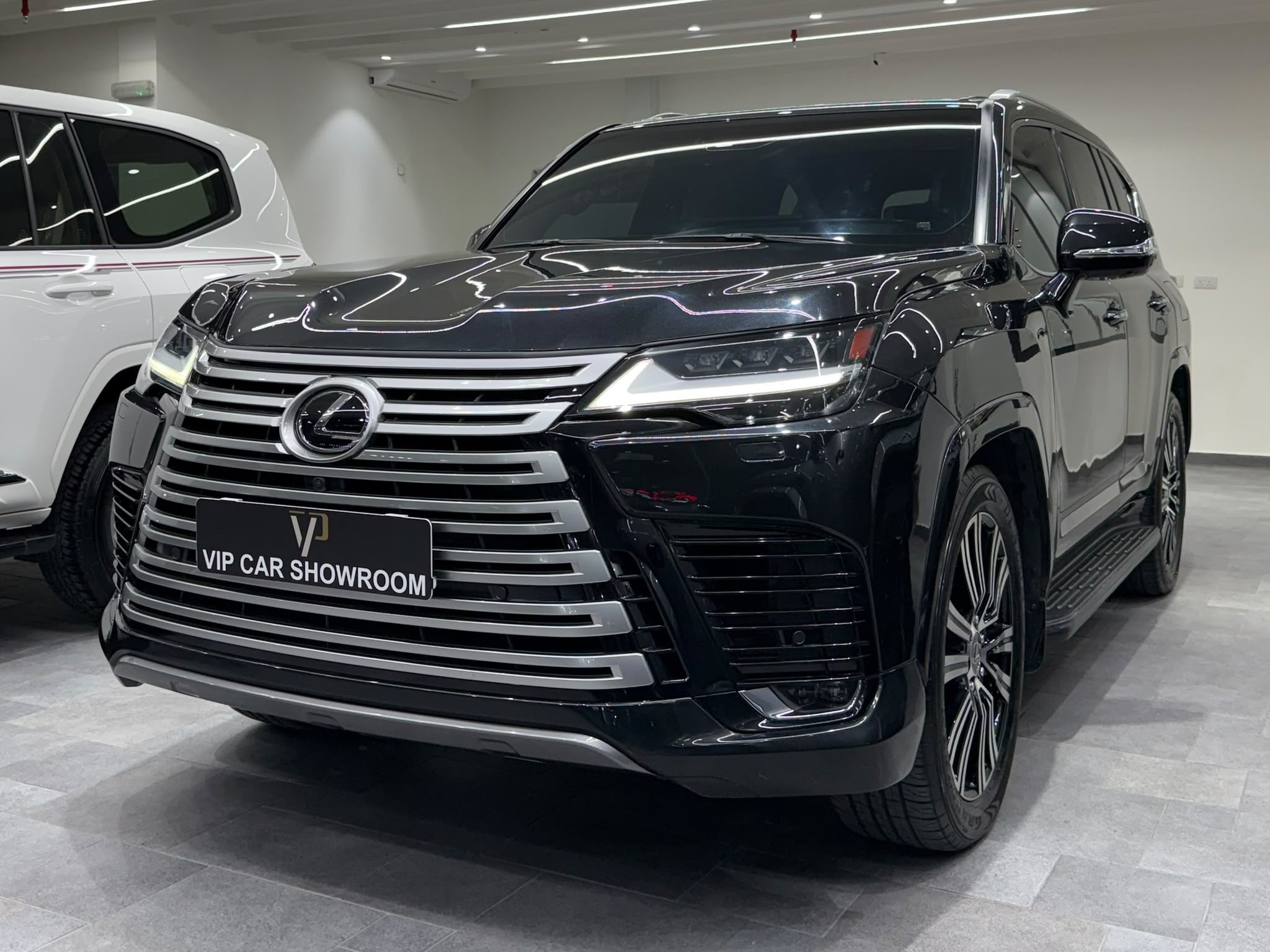 Lexus LX 600 Luxury  2023 - Image 3