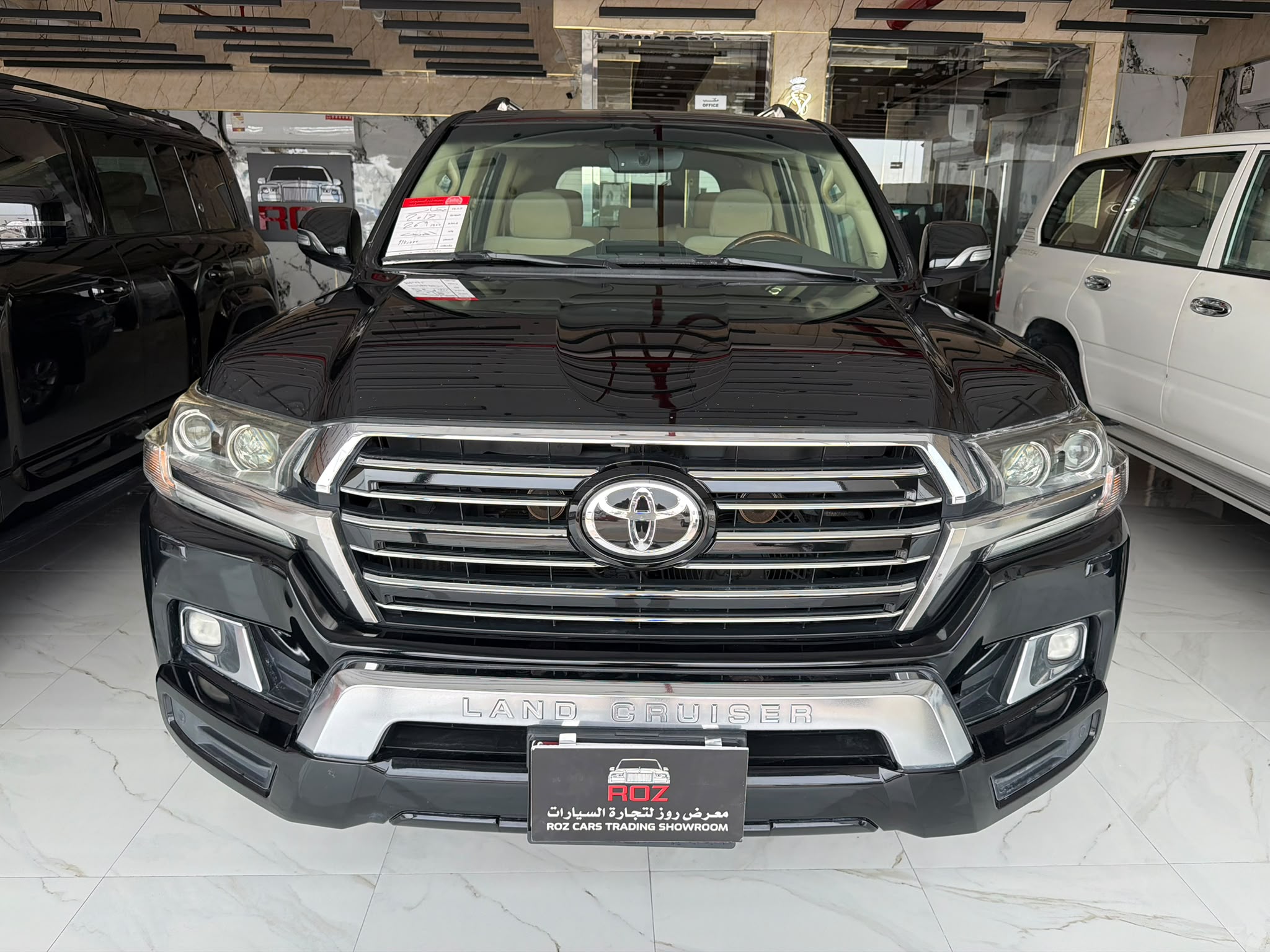 Toyota Land Cruiser GXR v8 2017 - Image 2