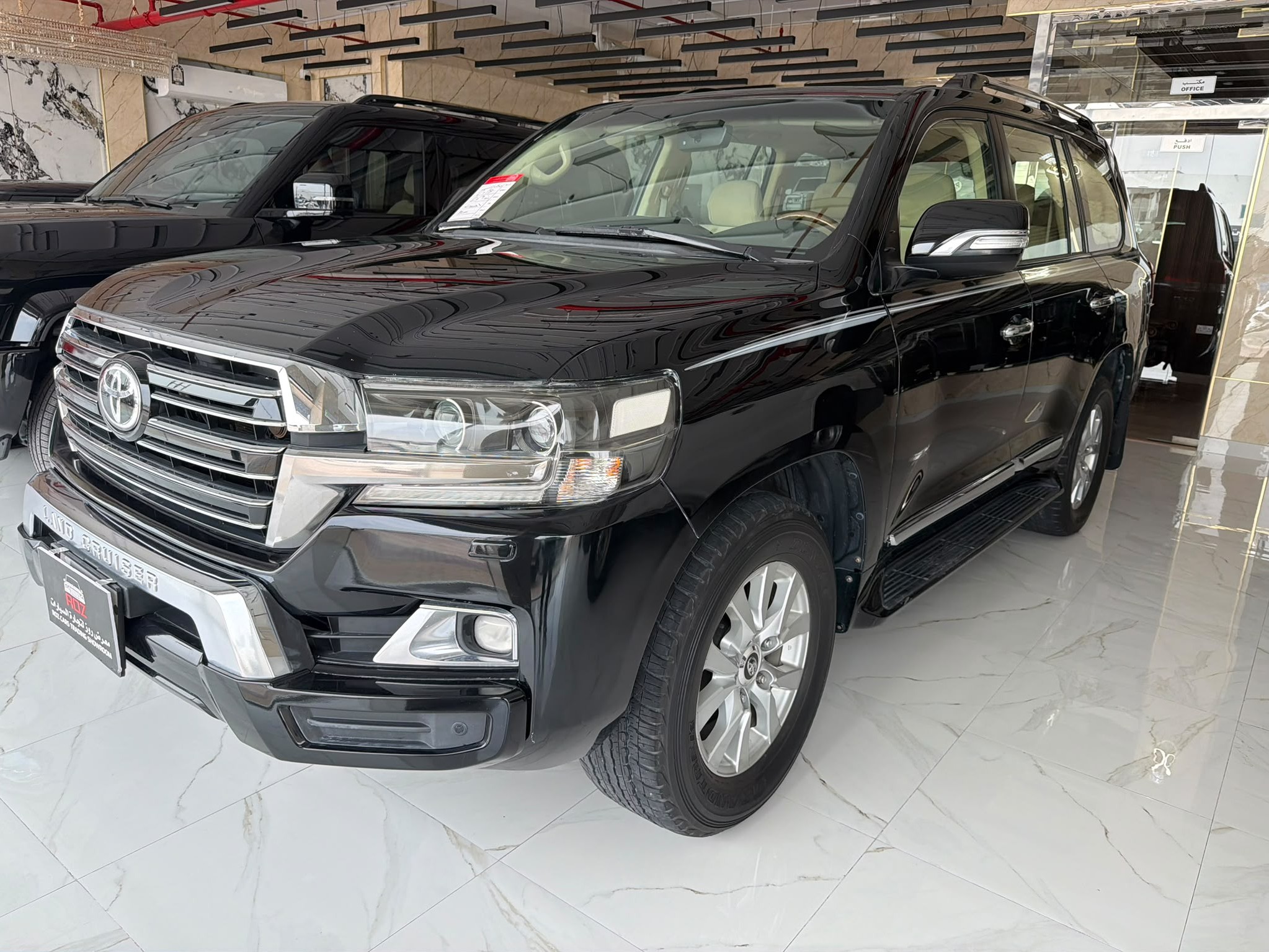Toyota Land Cruiser GXR v8 2017 - Image 3
