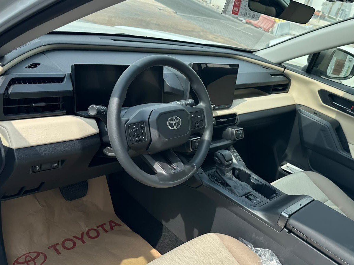 Toyota RAV4 2026 - Image 2