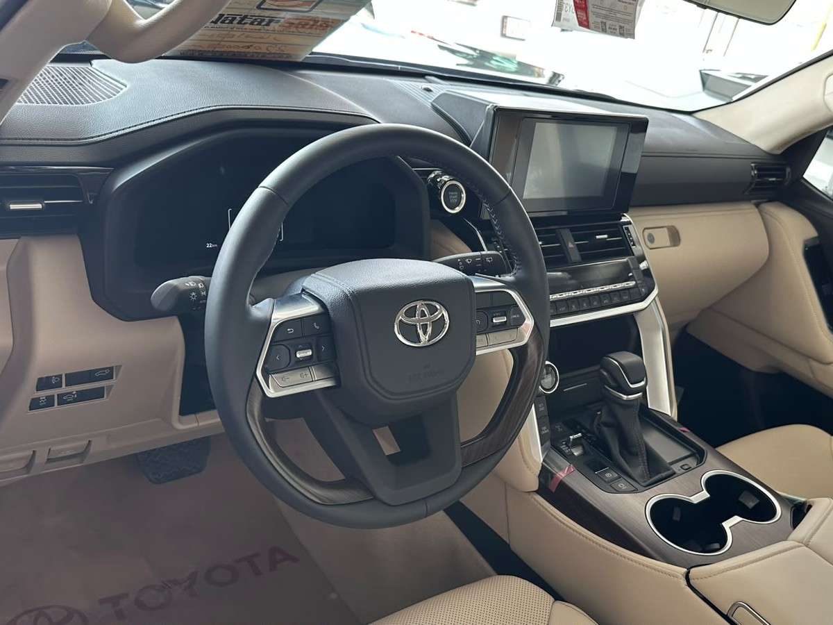 Toyota Land Cruiser GX.R 2026 - Image 2