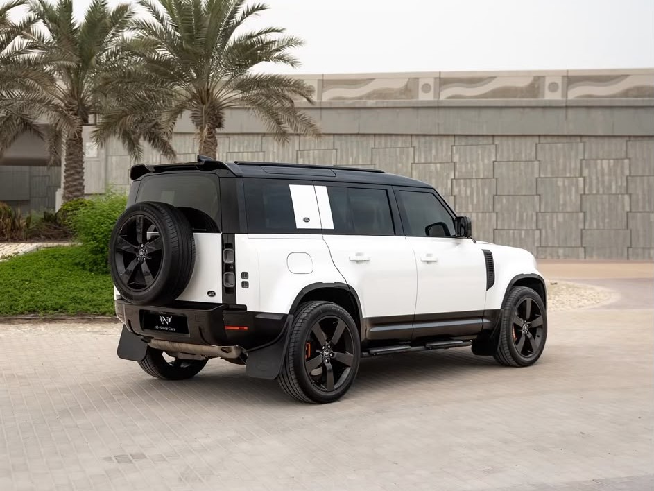 Land Rover Defender 110 HSE 2022 - Image 3