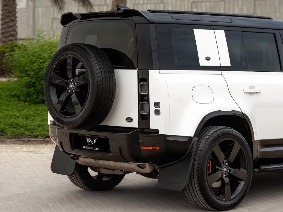Land Rover Defender 110 HSE 2022 - Image 4