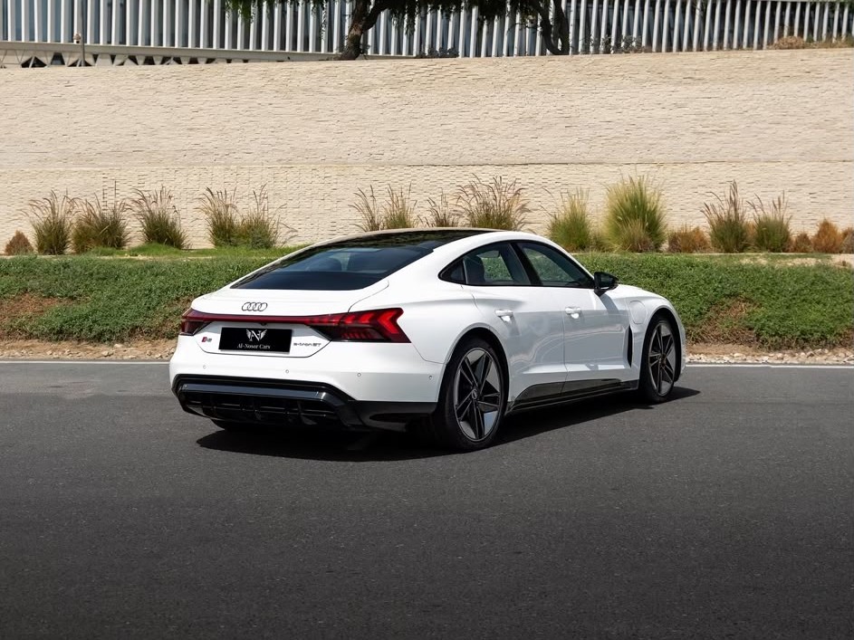 Audi RS e-tron GT 2022 - Image 4