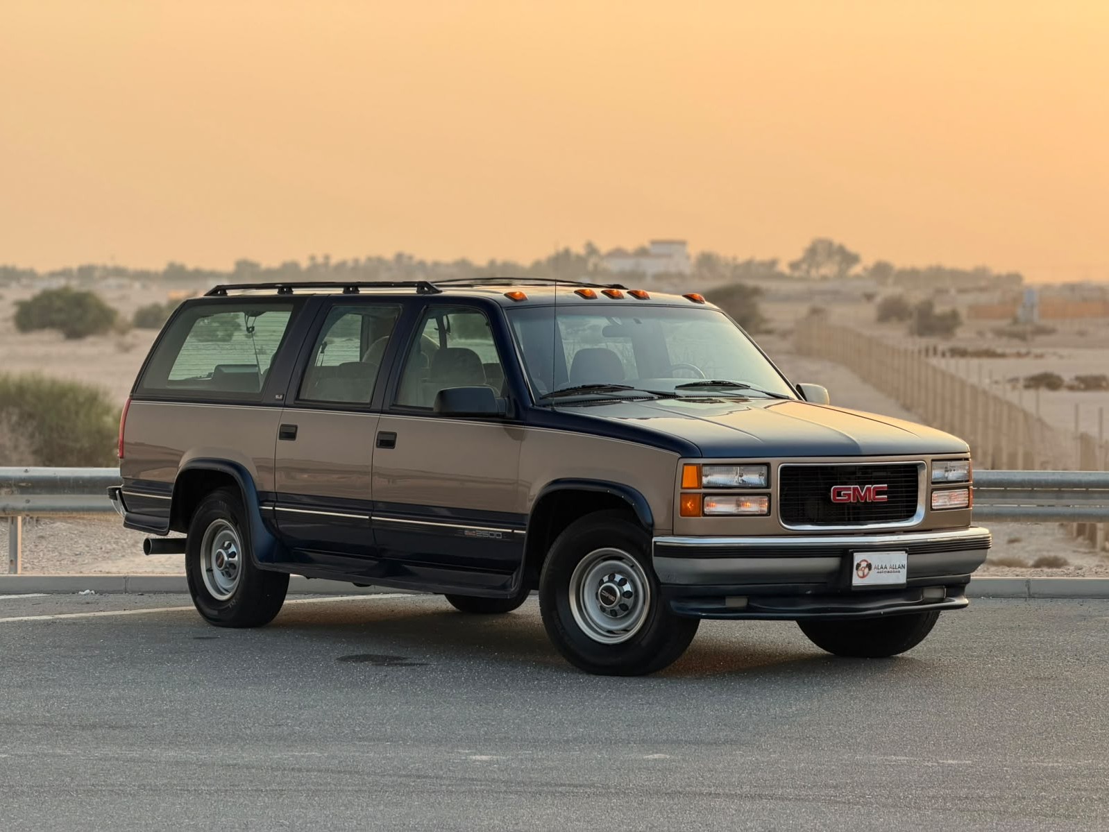 GMC Suburban. 1995 - Image 1