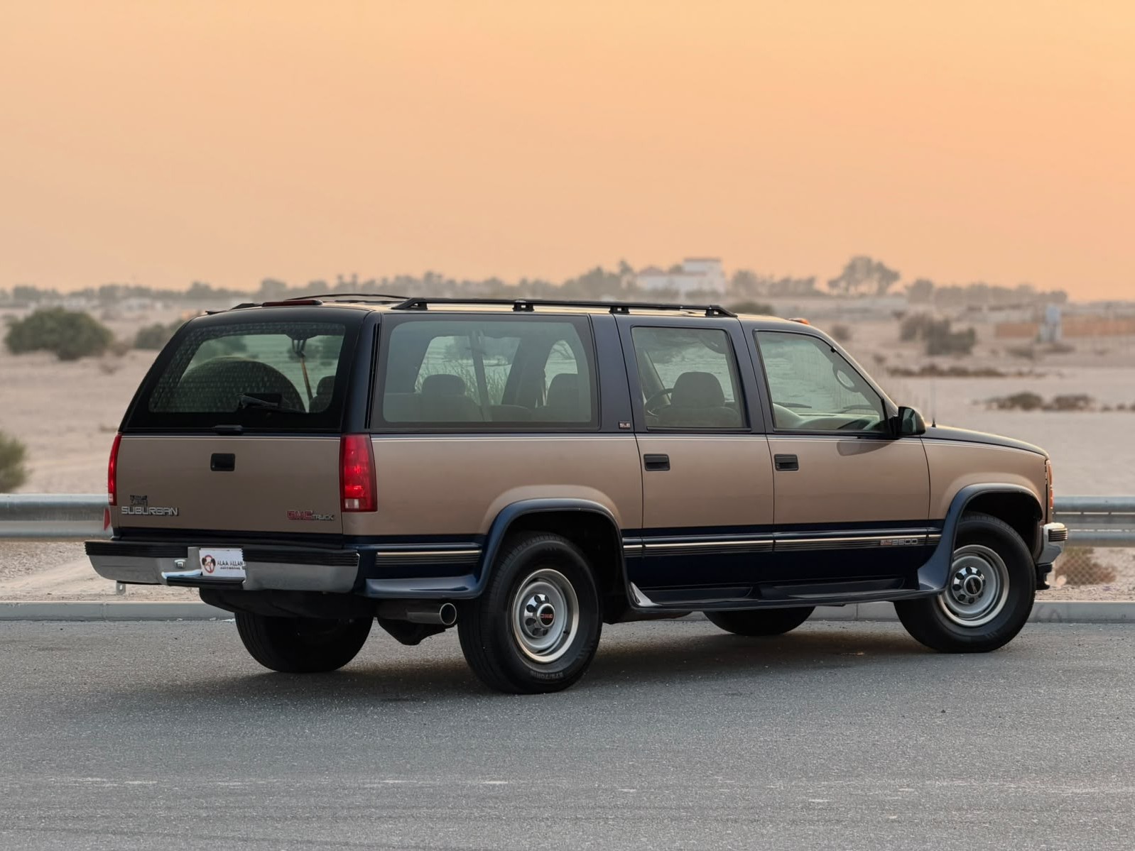 GMC Suburban. 1995 - Image 3
