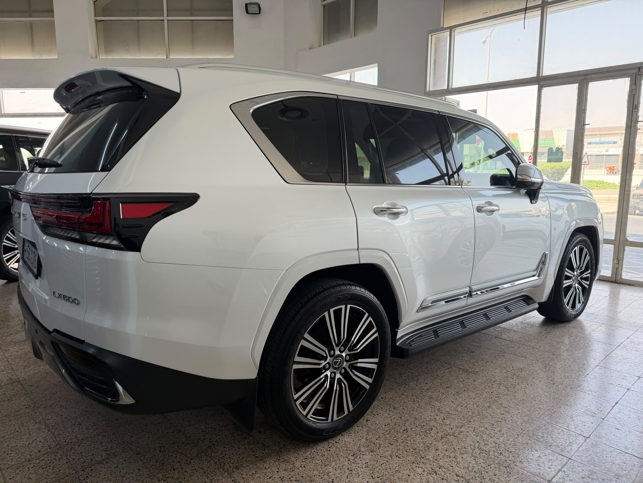Lexus LX 600 Luxury  2024 - Image 3