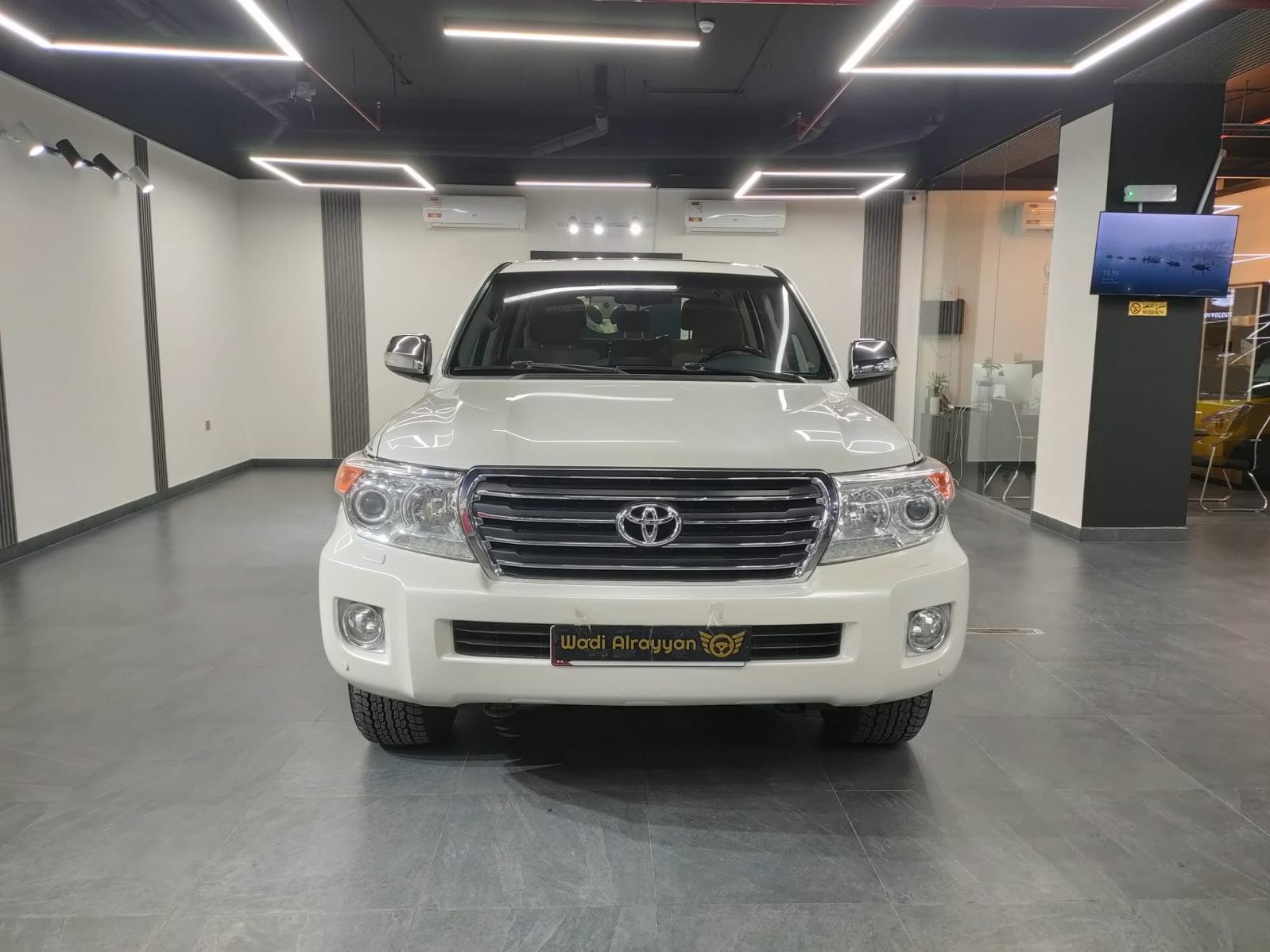 Toyota Land Cruiser GXR v6 2014 - Image 2