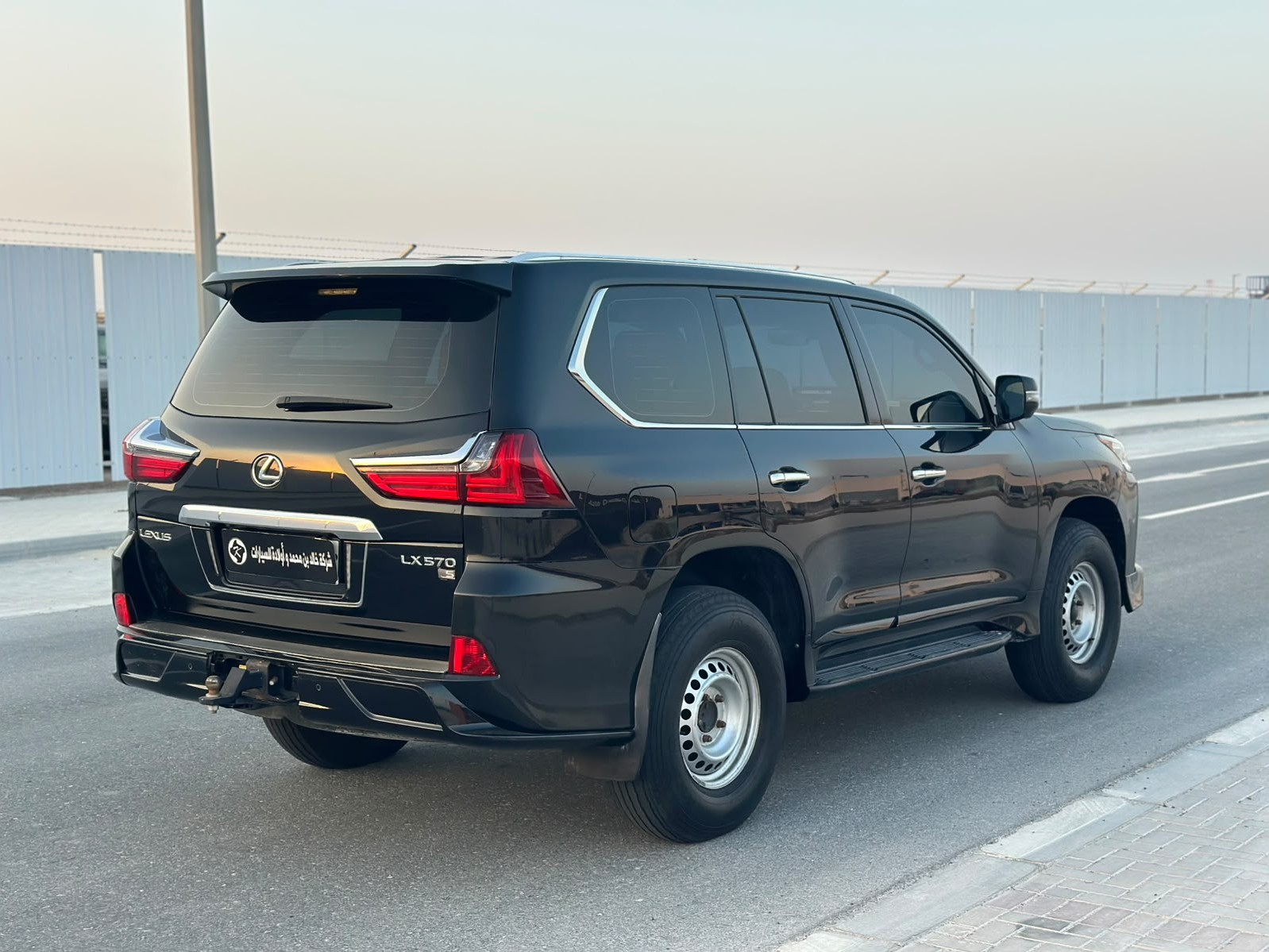 لكزس ال اكس 570 اس 2017 - Image 4