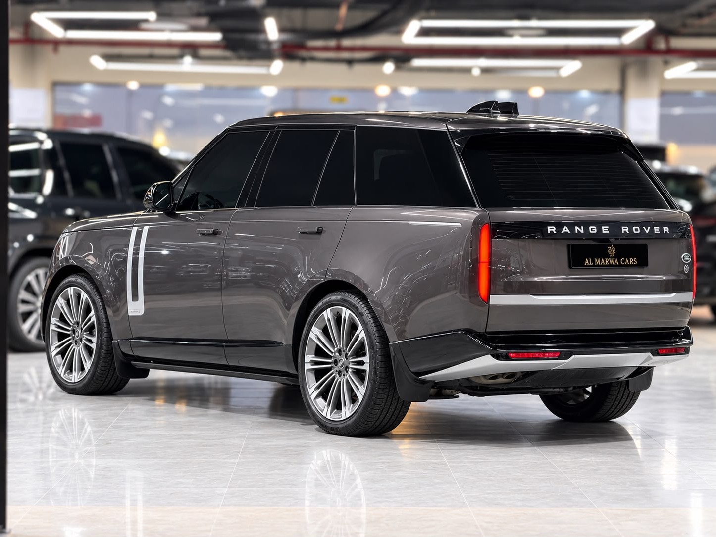 Land Rover Range Rover Vogue Autobiography 2023 - Image 4