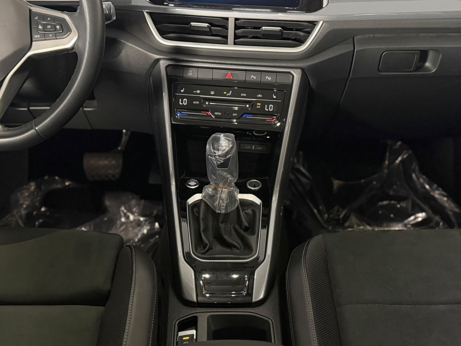 Volkswagen T-Roc 2023 - Image 4