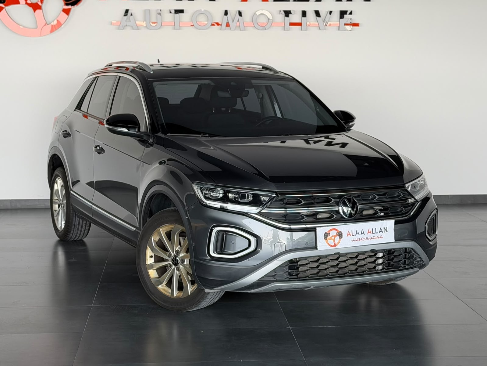Volkswagen T-Roc 2023 - Image 1