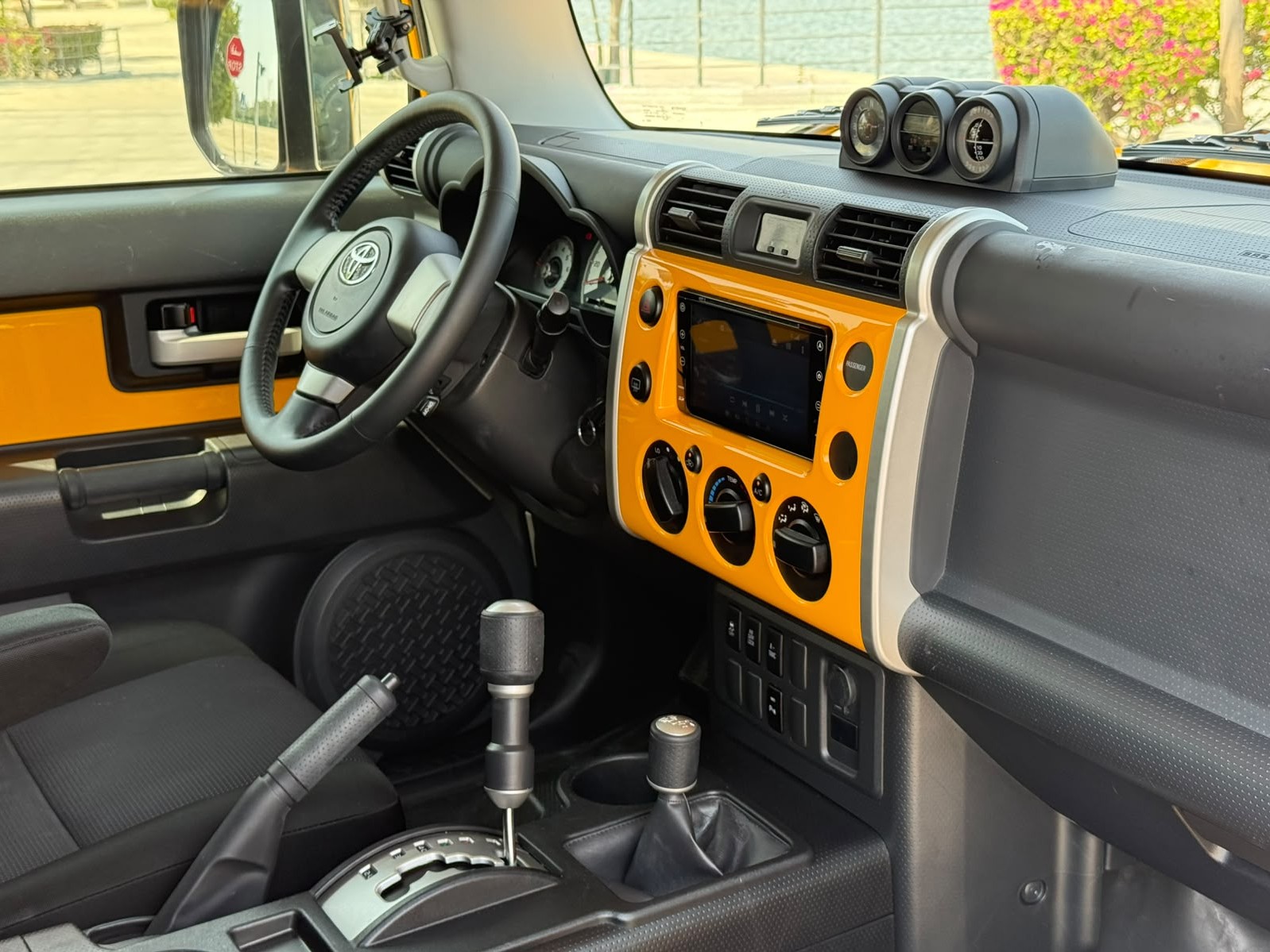 Toyota FJ Cruiser 2022 - Image 2