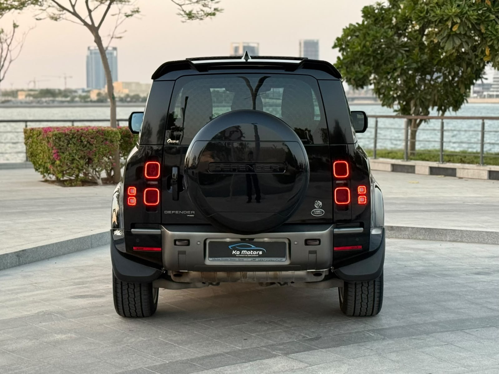 Land Rover Defender 90 3.0i6 X-Dynamic SE 2023 - Image 4
