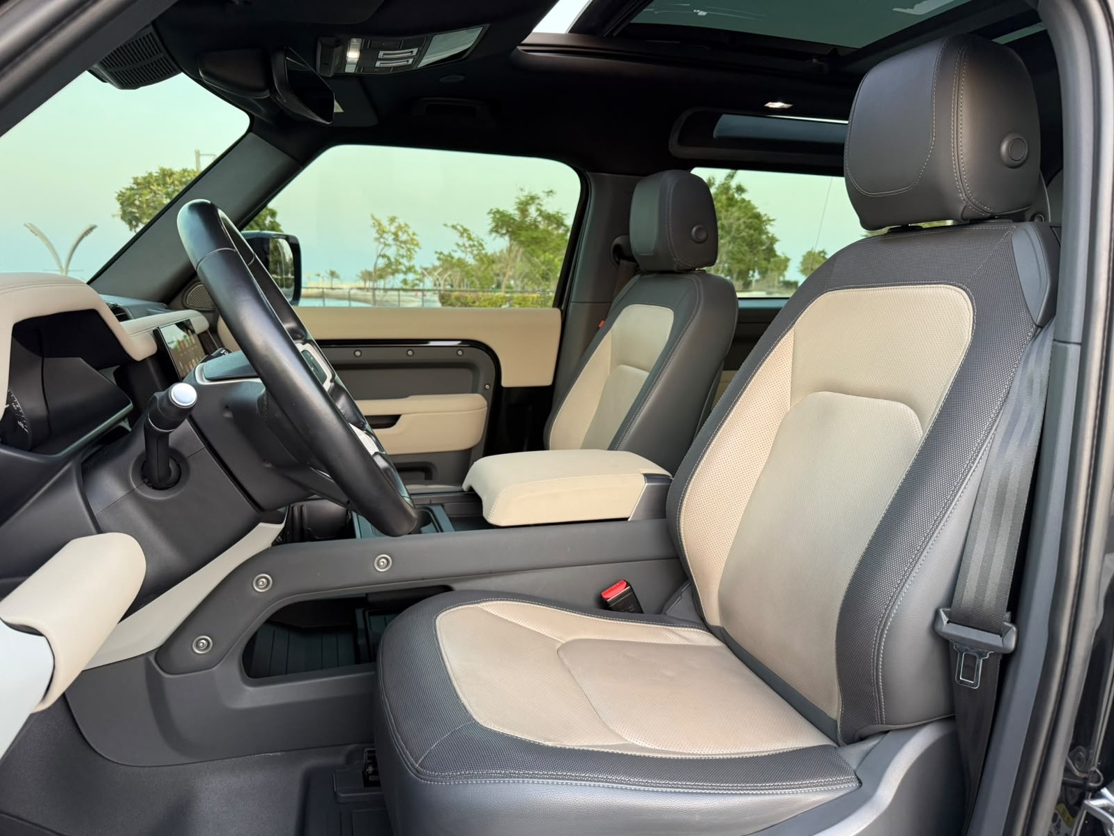 Land Rover Defender 90 3.0i6 X-Dynamic SE 2023 - Image 3