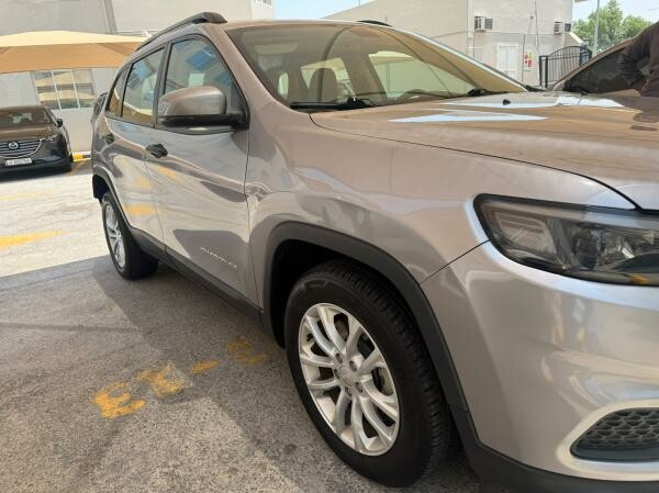 Jeep Cherokee Sport 2021 - Image 2