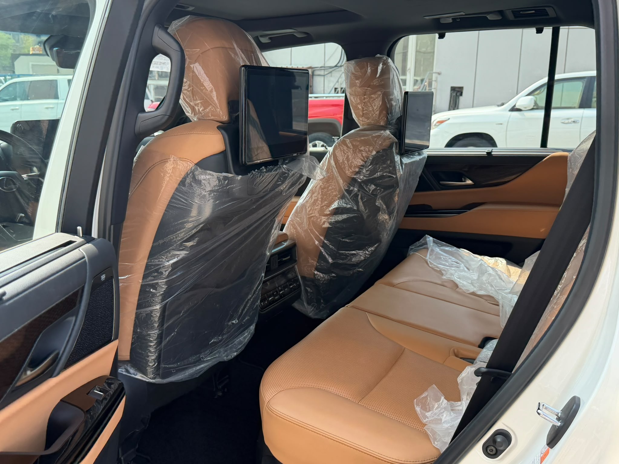 Lexus LX 600 Luxury  2024 - Image 4